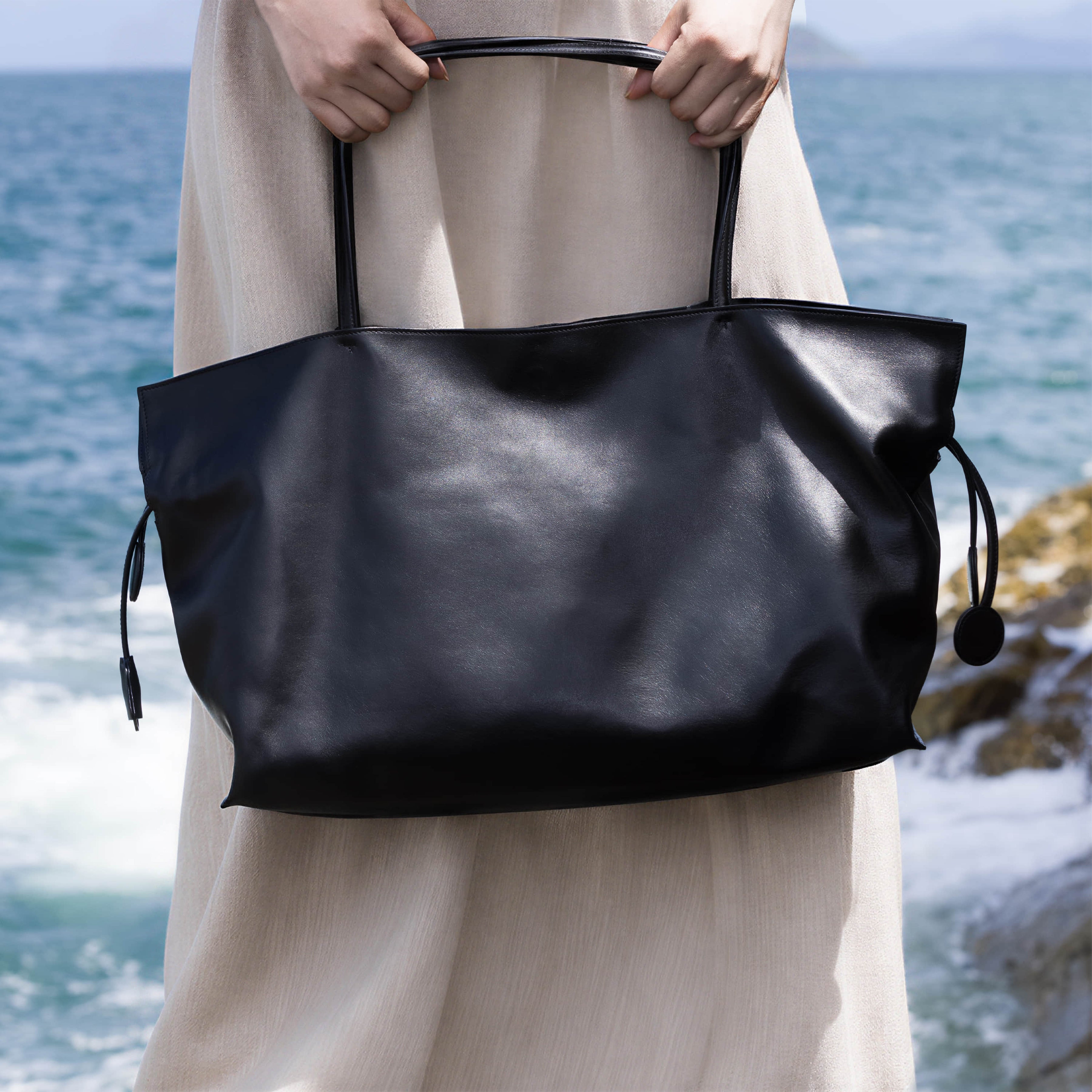 Sola Tote Bag Black